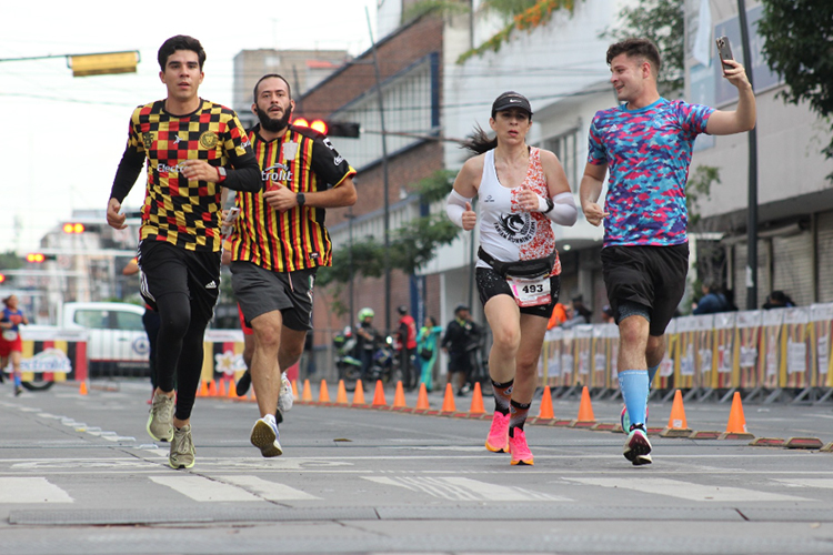 Récord. Diez mil personas corrieron en la séptima carrera Leones Negros de la UdeG. (Fotografías: Michelle Vázquez).